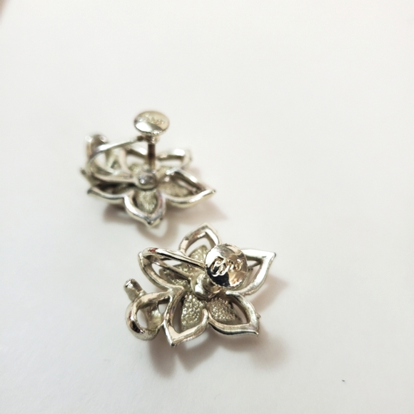 Coro vintage maple leaf clip-on / screw-post earrings - Silver tone - Picture 4 of 5